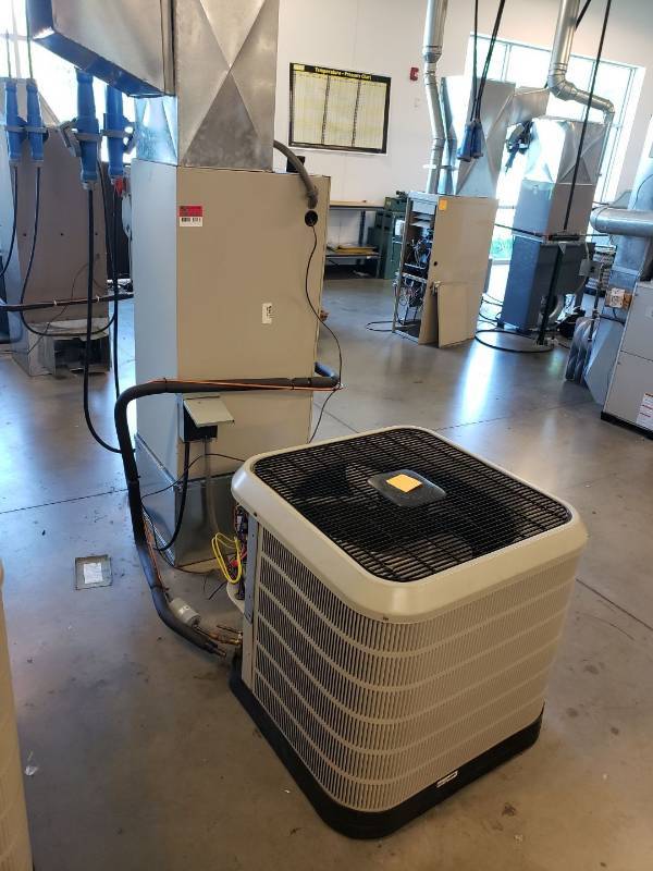 lot 8016 image: Complete Air Conditioning System