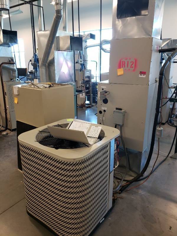 lot 8022 image: Complete Air Conditioning System