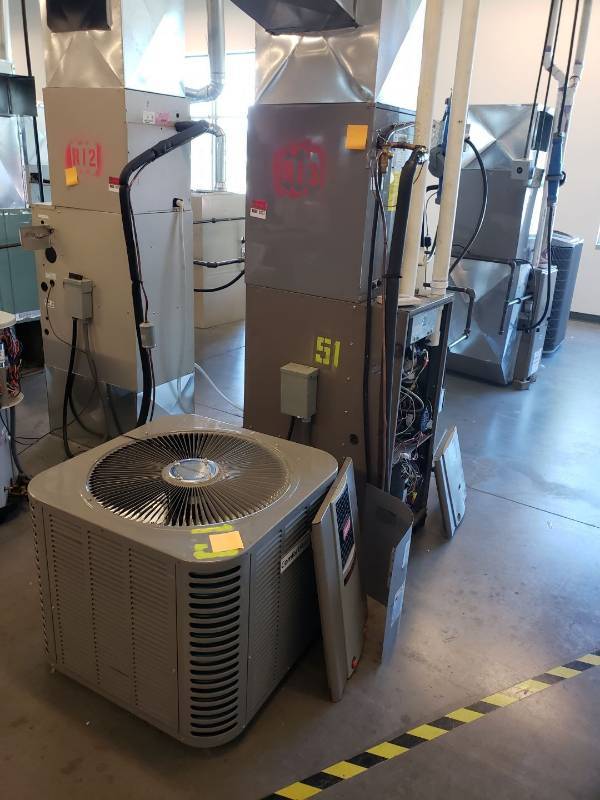 lot 8023 image: Complete Air Conditioning System