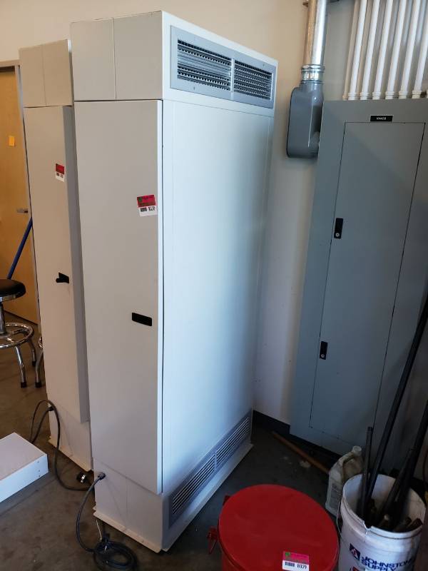 lot 8030 image: Air filter system on wheels