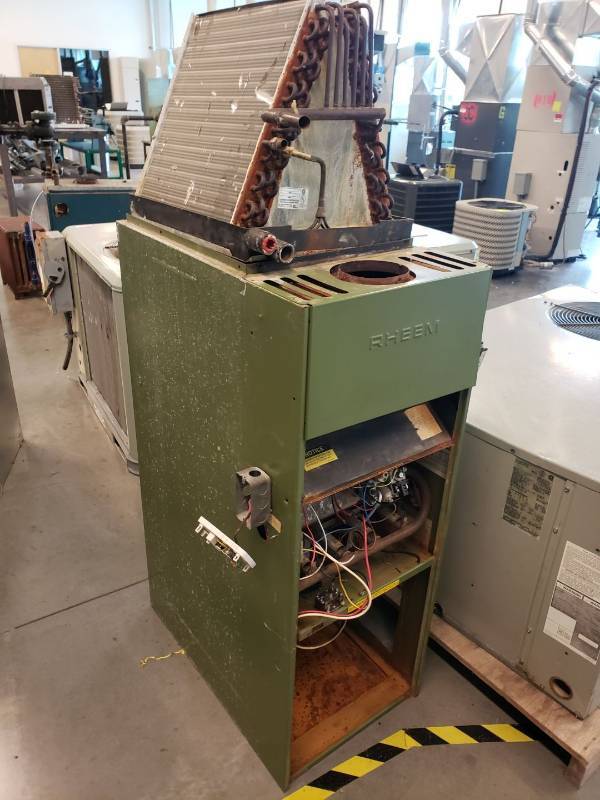 lot 8059 image: Rheem gas furnace