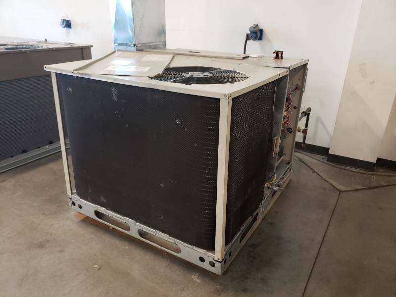 lot 8062 image: Rtu unit with gas heat