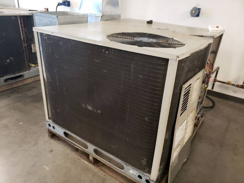 lot 8063 image: RTU unit with gas heat