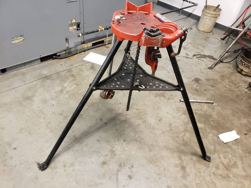 lot 8066 image: Rigid 460 tristand with tools