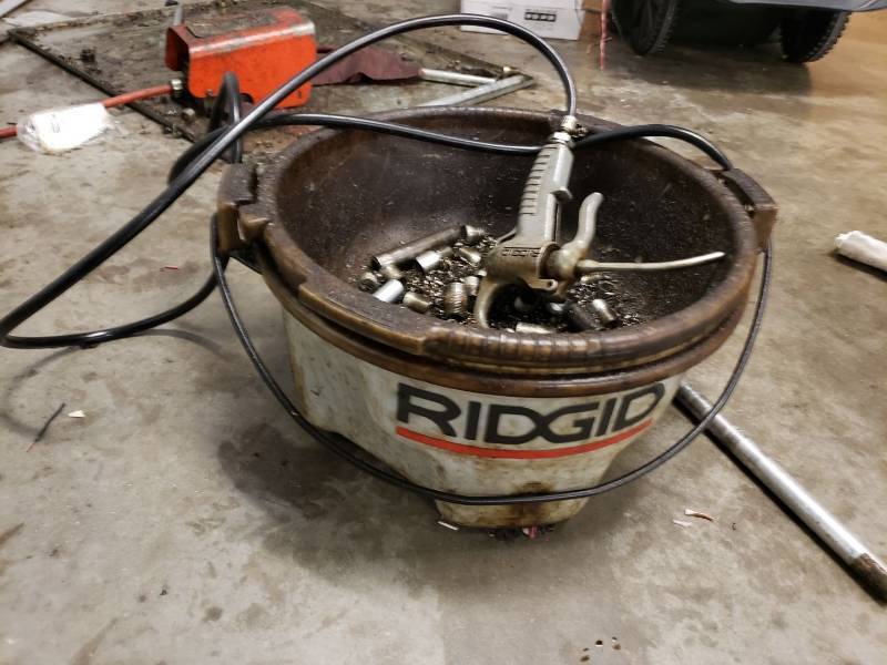 lot 8067 image: Rigid oiler