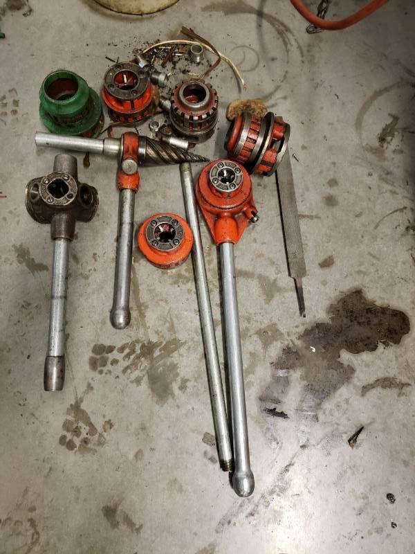 lot 8069 image: Rigid pipe threading tools