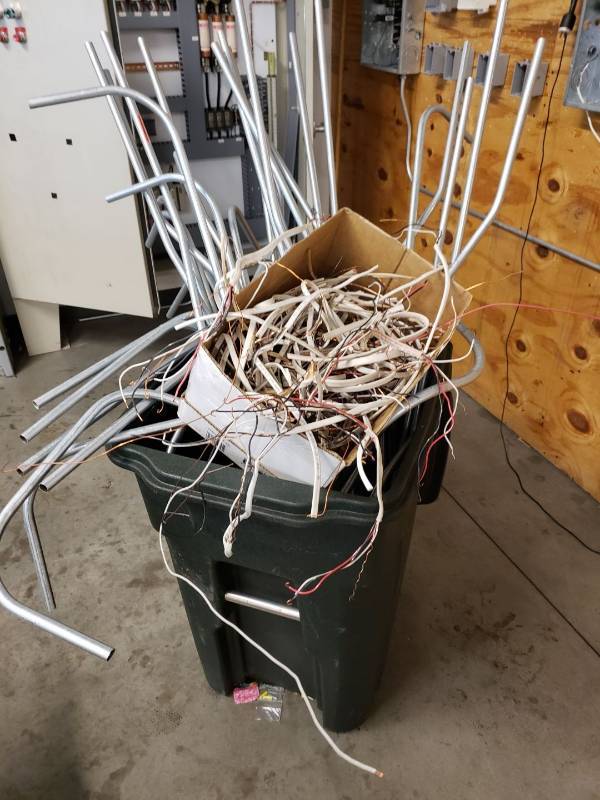 lot 8072 image: Trash can with scrap copper wire and conduit