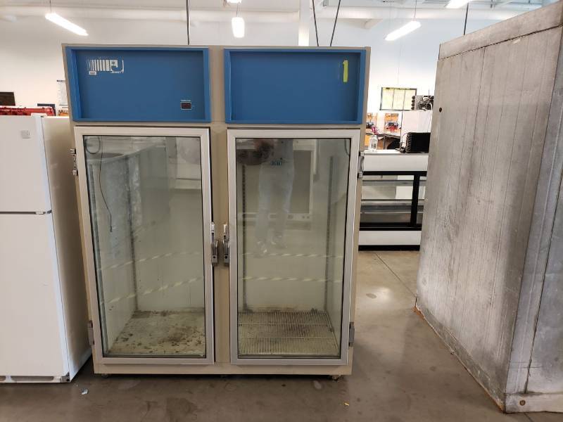 lot 8075 image: 2 glass door cooler