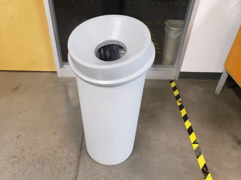 lot 8082 image: trash can
