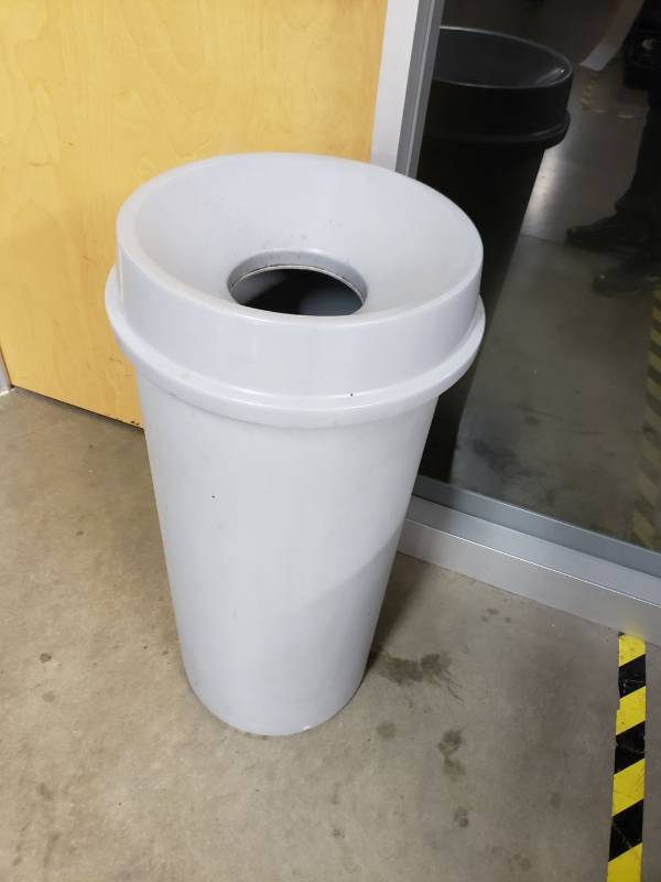 lot 8084 image: trash can