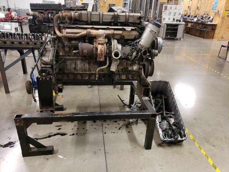 lot 8086 image: Diesel engine with stand