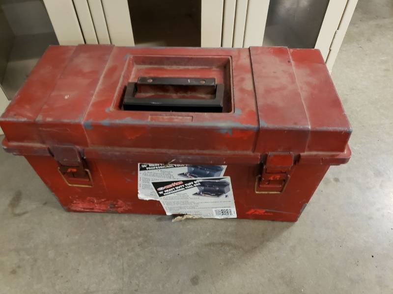 lot 8232 image: Tool box with black metal pipes