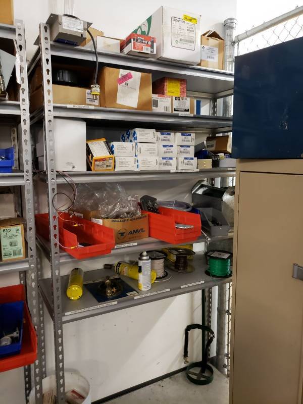 lot 8241 image: Metal shelf with contents