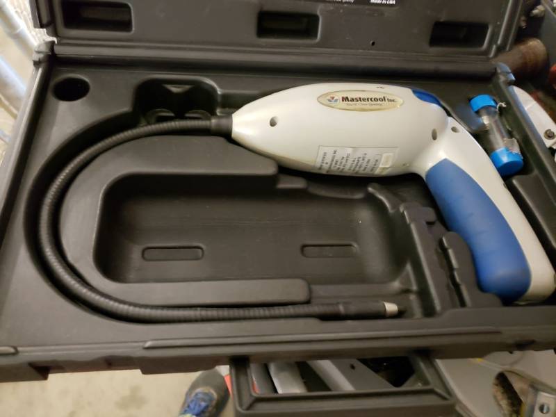 lot 8249 image: Master cool electronic leak detector