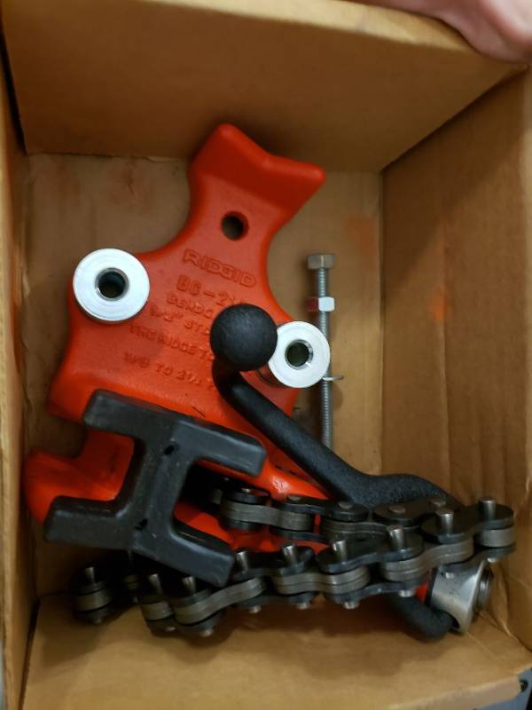 lot 8253 image: Rigid BC210P bench chain vice