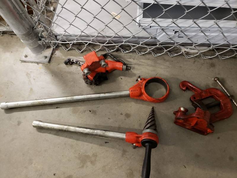 lot 8255 image: Lot of rigid pipe tools and Box of pipe