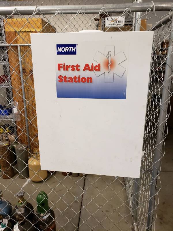 lot 8256 image: 1st aid medicine cabinet