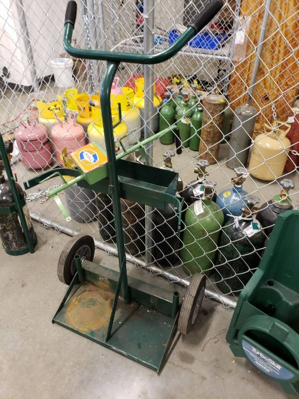 lot 8262 image: Oxygen acetylene bottle cart