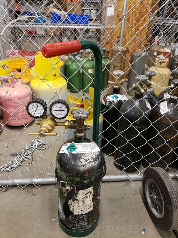 lot 8263 image: Nitrogen tank with gauges and bottleholder
