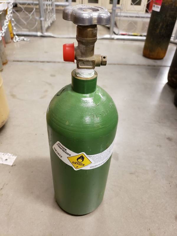 lot 8292 image: Compressed Oxygen 2 Tank