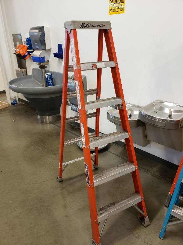 lot 8307 image: Louisville 6 ladder
