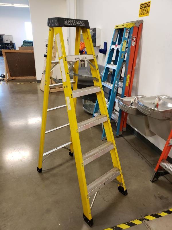lot 8310 image: Green Bull 6 ladder