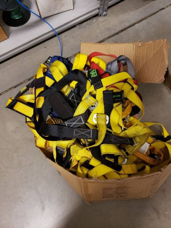 lot 8312 image: Box of safety harnesses