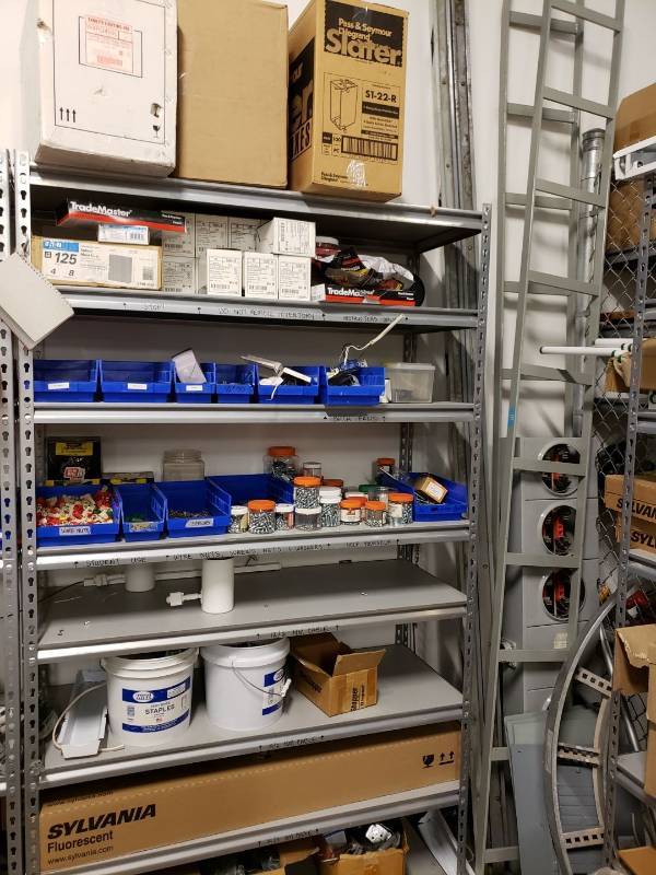 lot 8319 image: Metal rack with contents