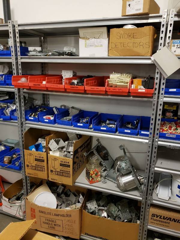 lot 8320 image: Metal rack with contents