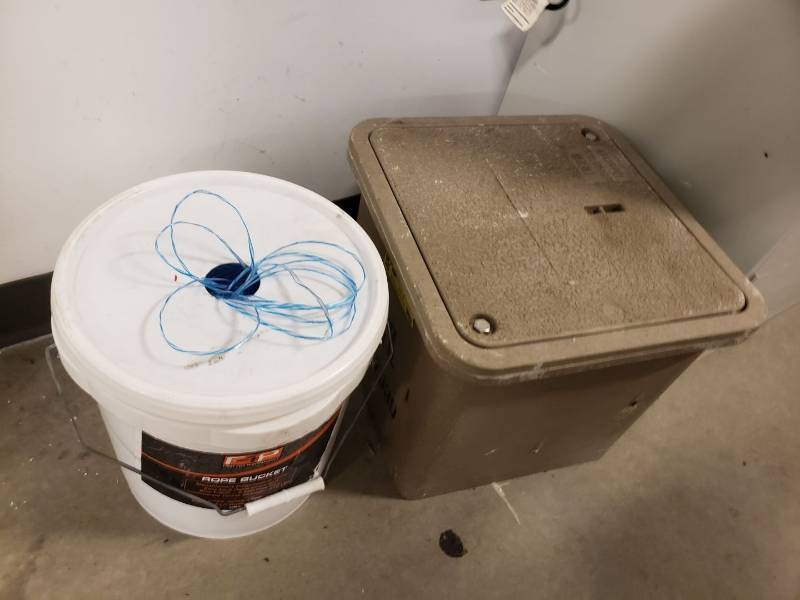 lot 8329 image: Bucket of string and outdoor underground Box
