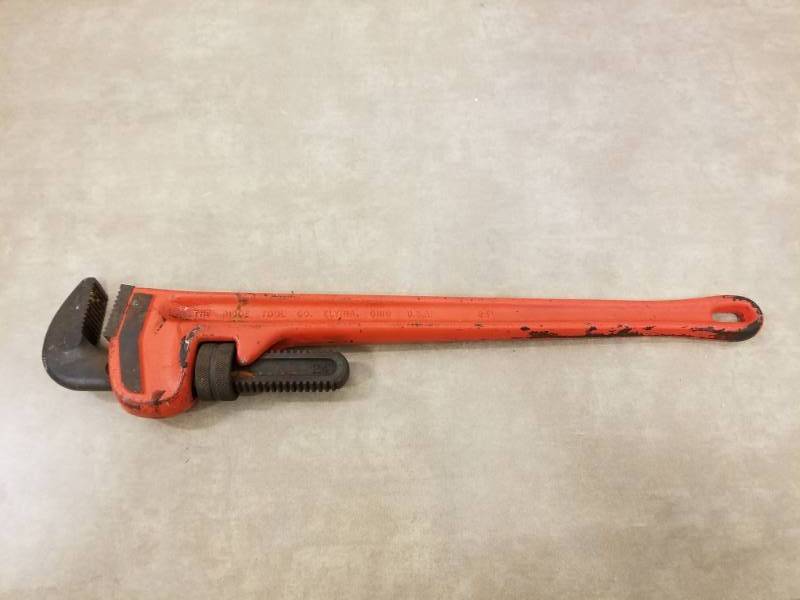 lot 7000 image: Rigid 24in Cast Pipe Wrench