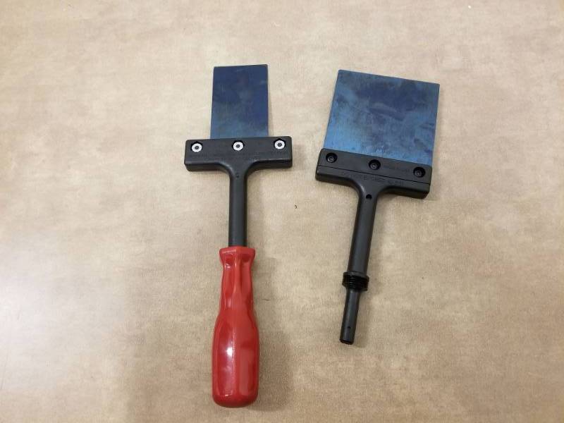 lot 7012 image: MAC 3.5in Scraper With Removeable Handle