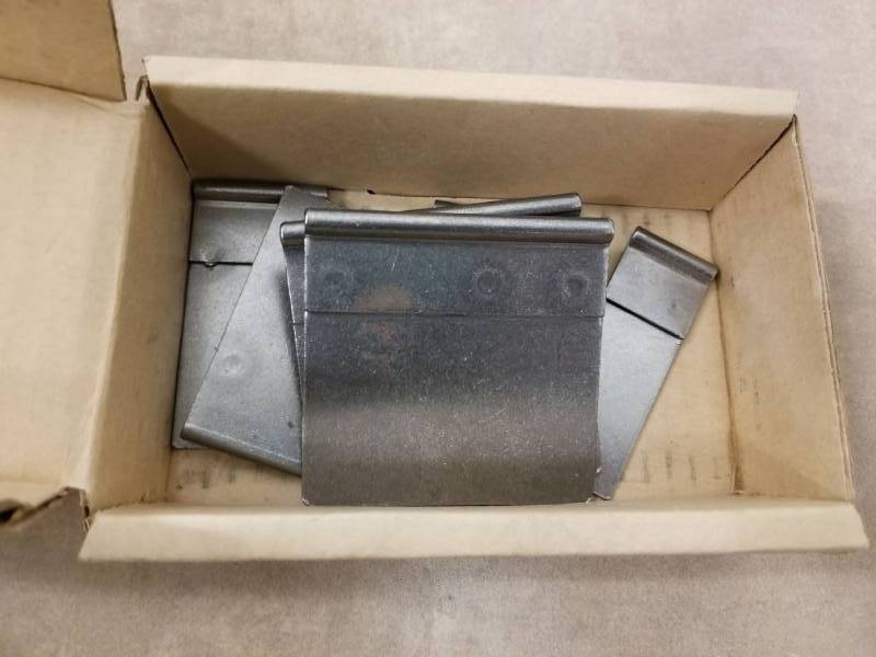 lot 7021 image: MO Clamp Tac-N-Pull Plates Set of 6