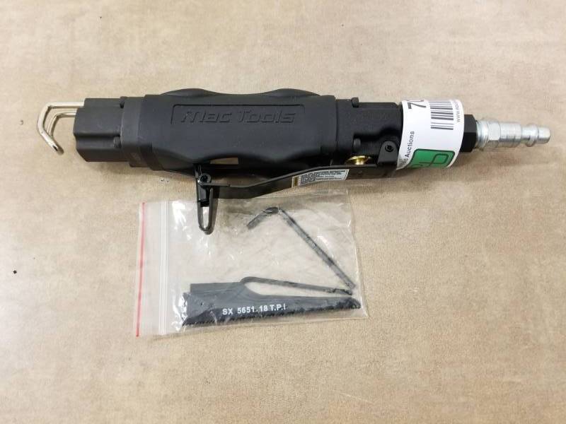 lot 7036 image: Mac Tools Reciprocating Air Saw