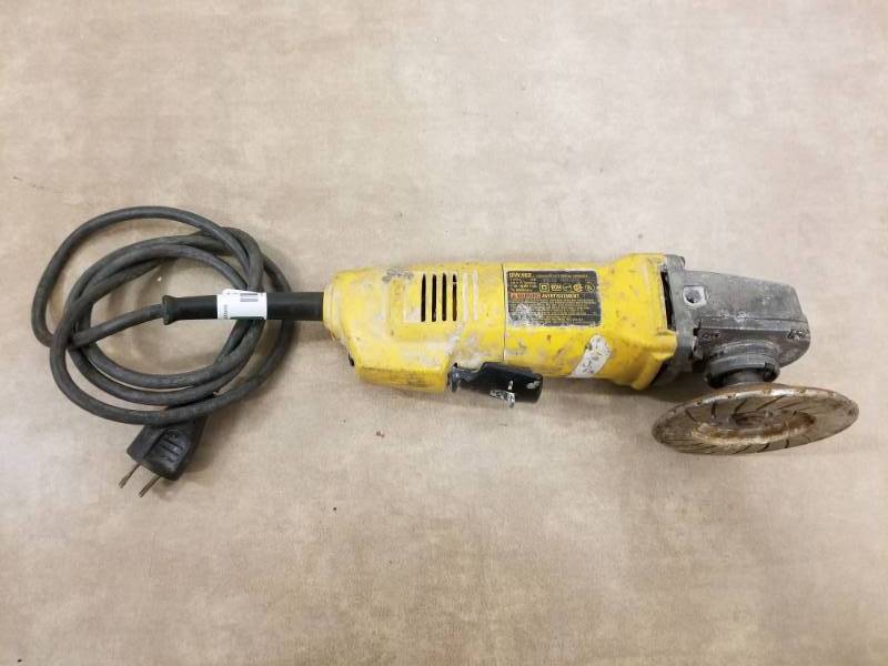 lot 7056 image: Dewalt 4 12in Angle Grinder