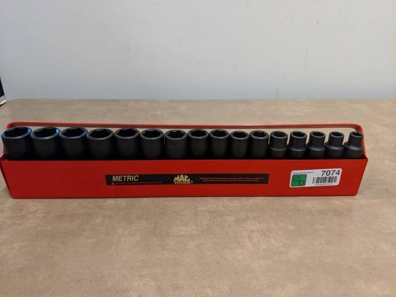 lot 7074 image: New Mac Impact Deep Well 12 Drive Metric Socket Set Model VT36YR