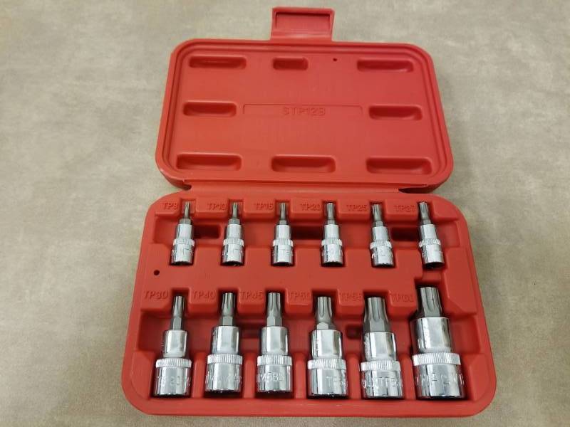 lot 7083 image: Mac Tools 12-PC. Star Plus Driver Set