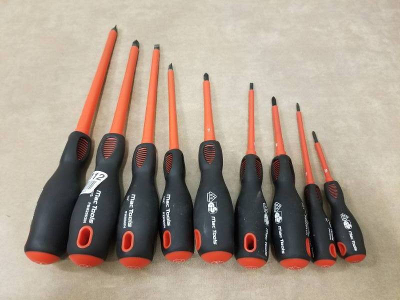lot 7112 image: 9 PC MAC Tools Insulated Screwdrivers
