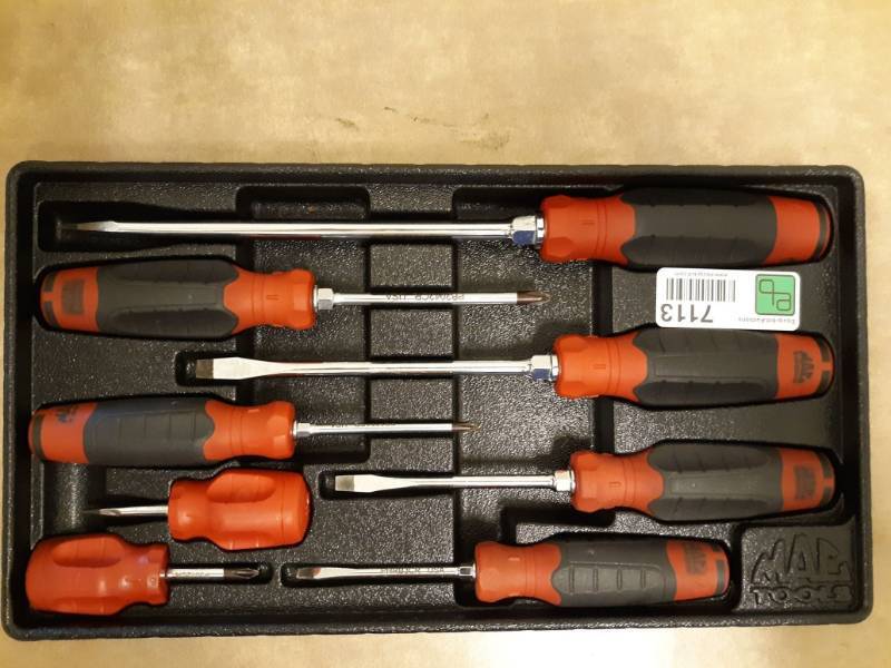 lot 7113 image: Mac 8 PC Mac-Grip Combination Screwdriver Set