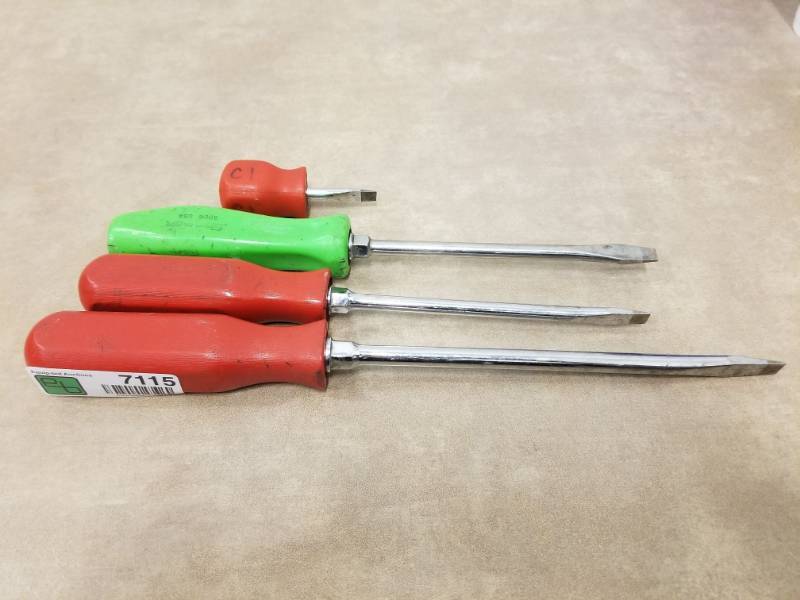 lot 7115 image: MAC and Snap-On Flat Head Screwdrivers