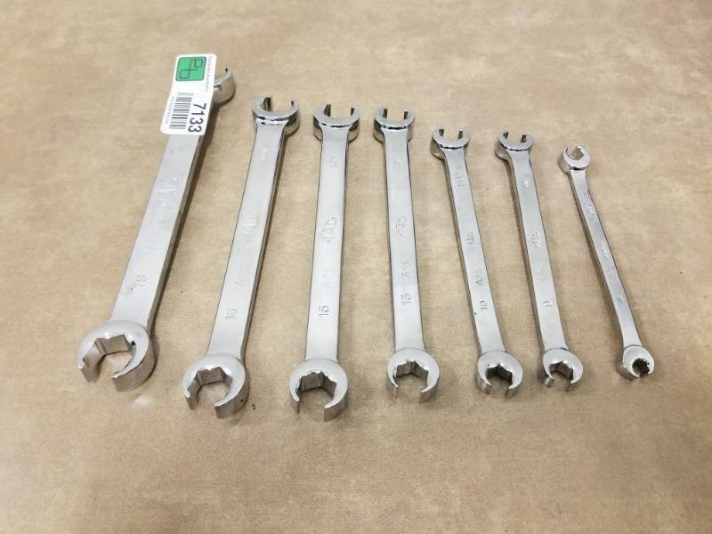 lot 7133 image: MAC Tools Metric Double-End Flare Nut Wrench Set - 6-PT.