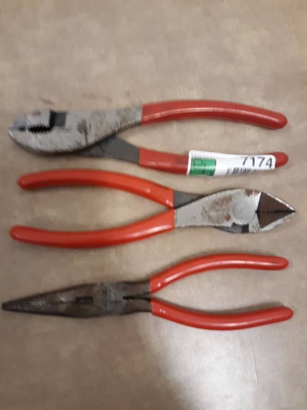 lot 7174 image: Mac Slip Joint Pliers Model # P8SGA, 7.5 in Bent Nose Pliers, 7 in Needle Nose Pliers