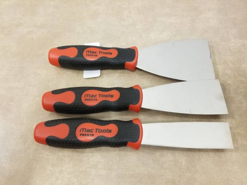 lot 7162 image: MAC Tools 3 Piece Putty Knife Set