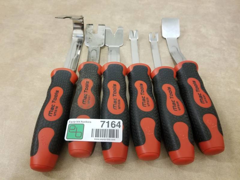 lot 7164 image: MAC Tools 6 PC Door and Trim Tools