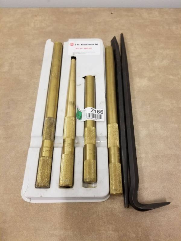 lot 7166 image: MAC Tools Brass Punch Set With 2 Pry Bars