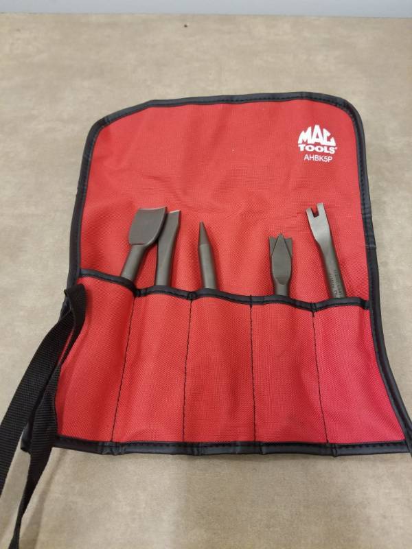lot 7168 image: MAC Tools Air Hammer .401 Shank Bit Set