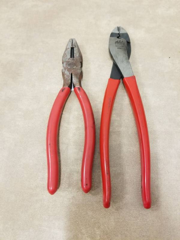 lot 7176 image: MAC Tools 11in Wire Terminal Crimpers