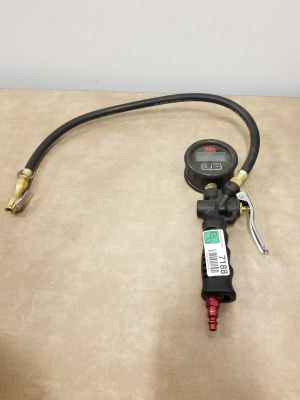 lot 7188 image: MAC Tools Digital Tire Gauge 14in Air Hose 300 PSI