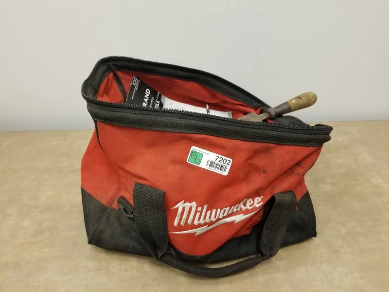 lot 7202 image: Milwaukee Bag and Contents