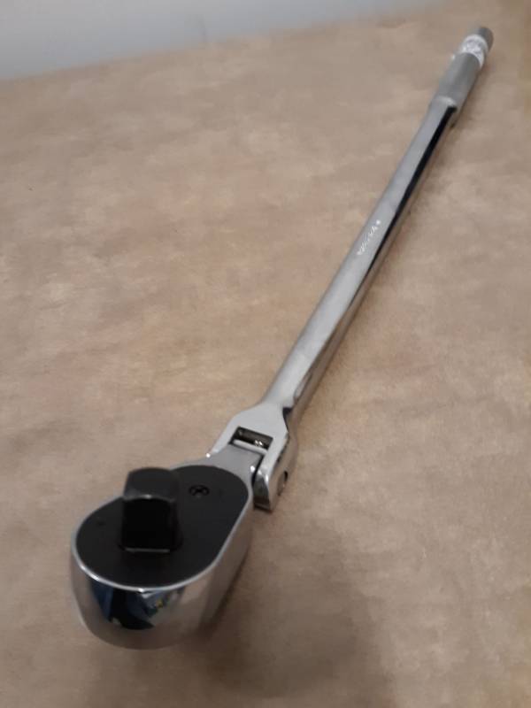 lot 7236 image: Mac 18 in, 12 in Drive Flex Pear-Head Ratchet Model # VR18FK